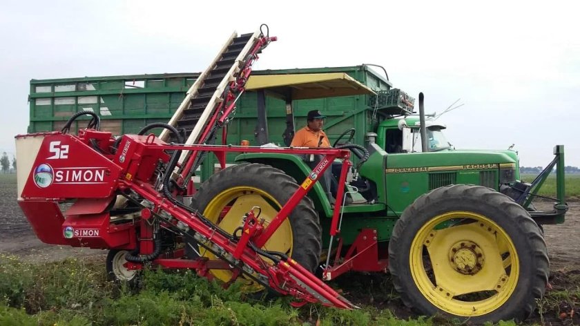Морковоуборочный комбайн Симон