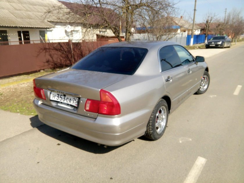 Mitsubishi Diamante 2 поколение