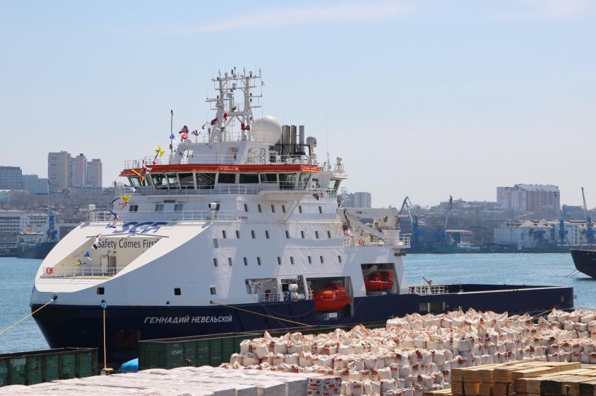 Владимир Невельской судно