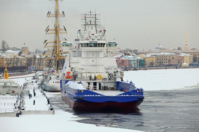 Ледокол Алексей Чириков