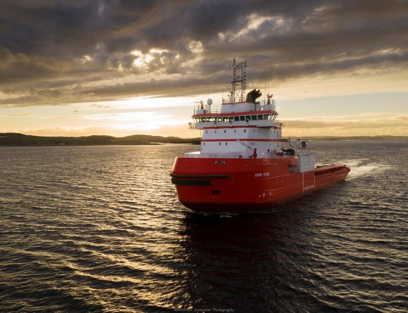 Юрий Топчев судно