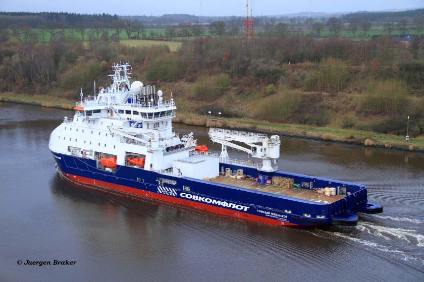 Геннадий Невельской судно