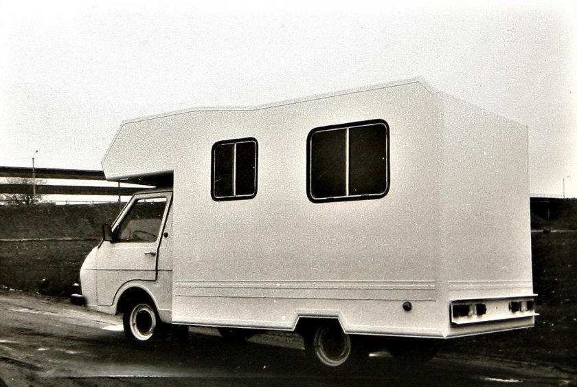 Автодом из РАФ 2203