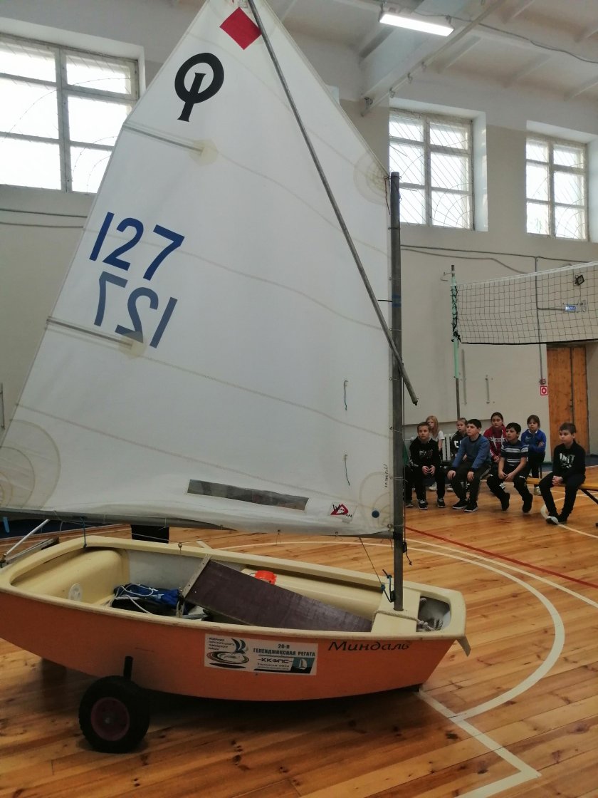 Швертбот яхта оптимист