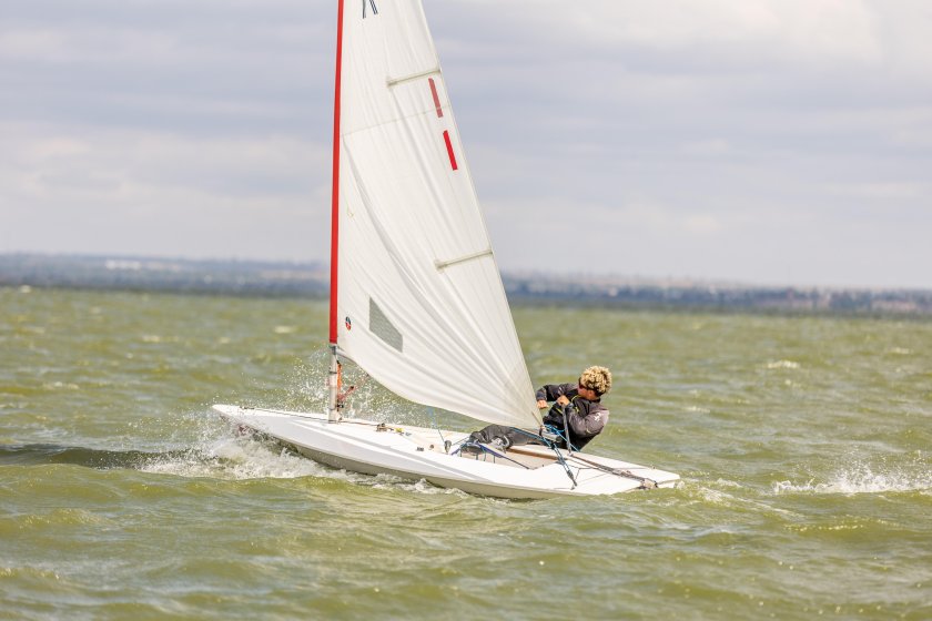 Парусная яхта класса кадет