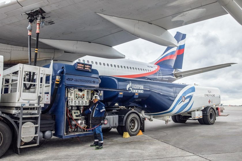 Топливозаправщик Газпромнефть Аэро