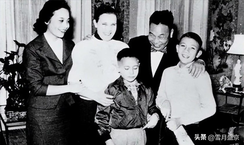 Цзян Цзинго с женой