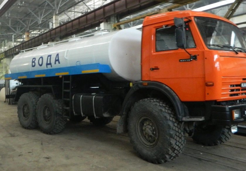 КАМАЗ 43118 водовоз