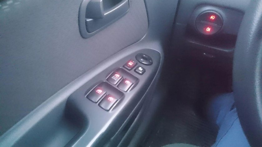 Кнопка блокировки стеклоподъемника Киа Рио 2