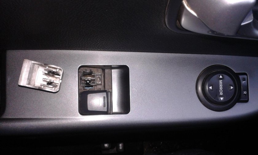 Кнопки стеклоподъёмников Киа Рио 3