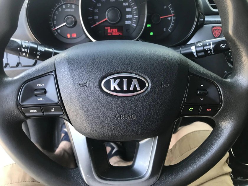 Kia Rio 3 кнопки руля