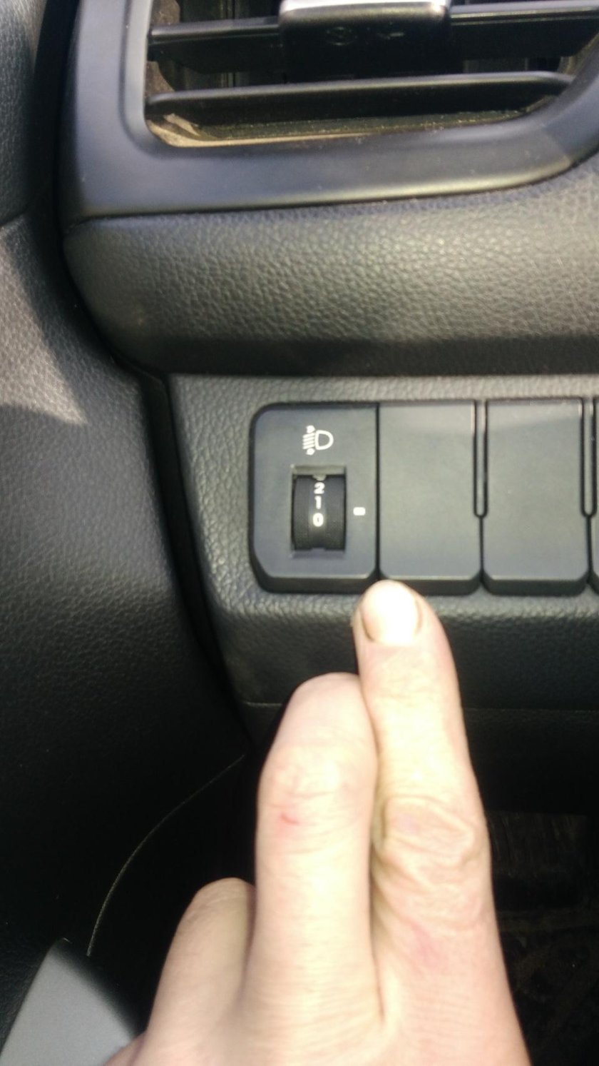 Кнопка ПТФ Kia Rio 3