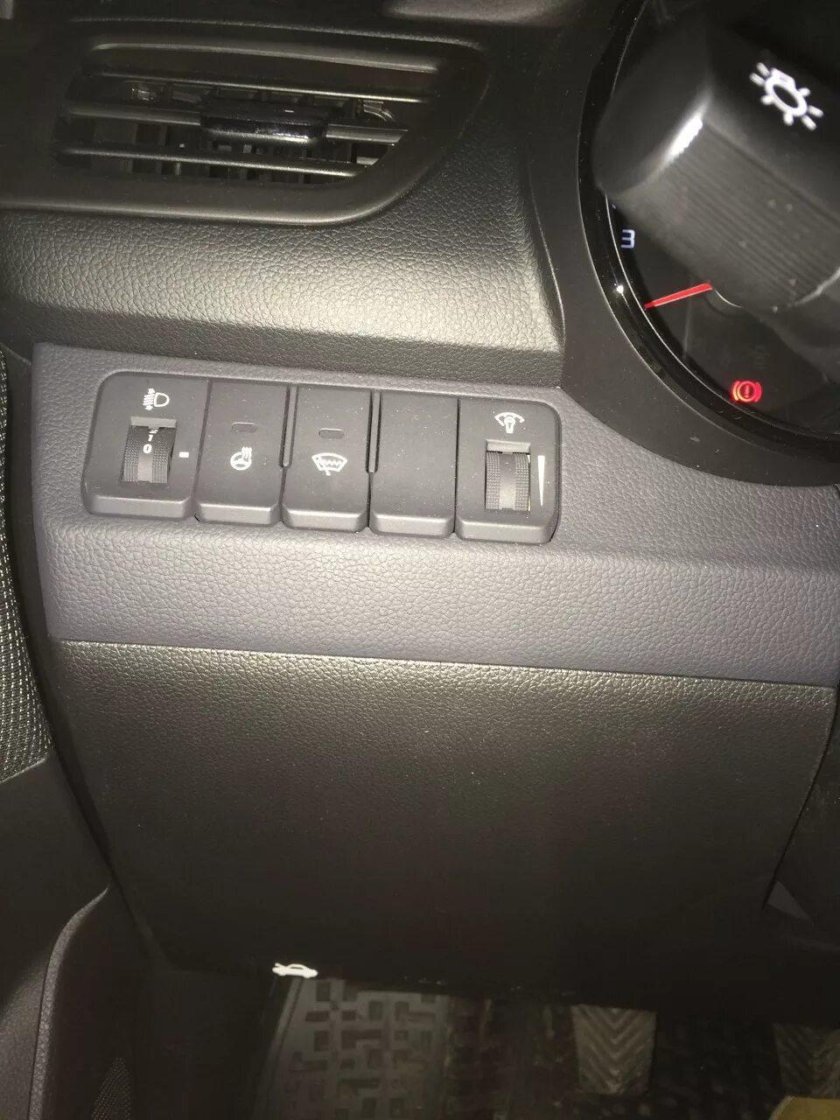 Кнопка включения ПТФ кия Рио 3