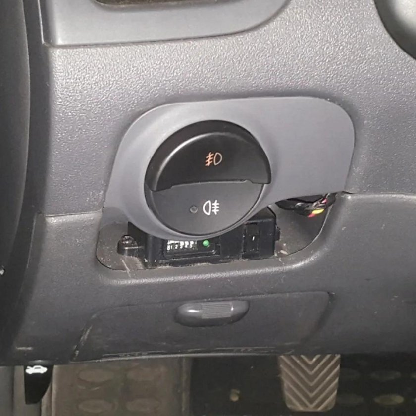 Кнопка противотуманных фар Киа Рио 2