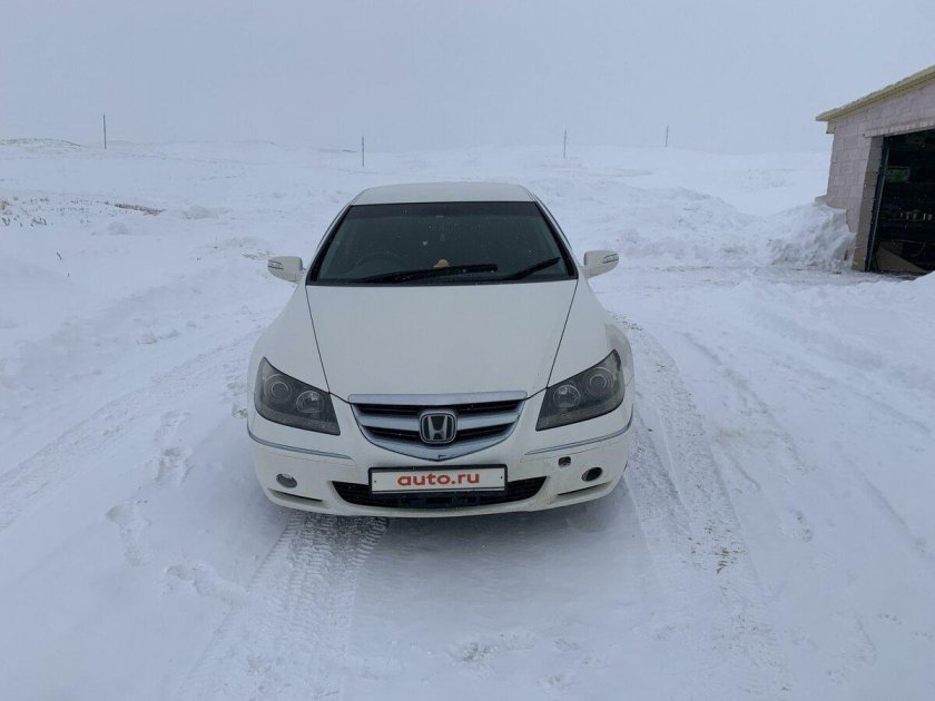 Хонда легенд в снегу