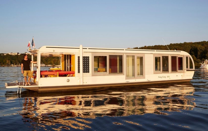 Плавучий домик