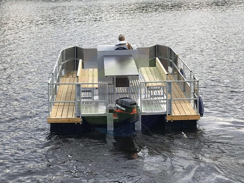 Понтонный катер хаусбот