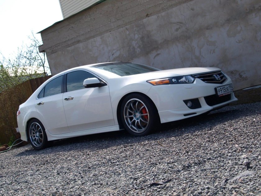 Advan RS r18 Honda Akkord 8