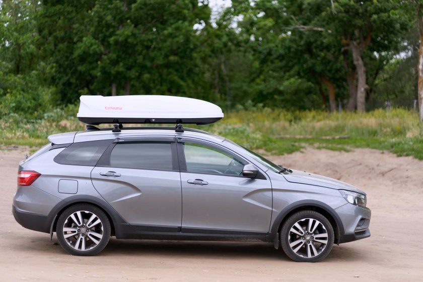 Белый матовый автобокс на серебристый авто