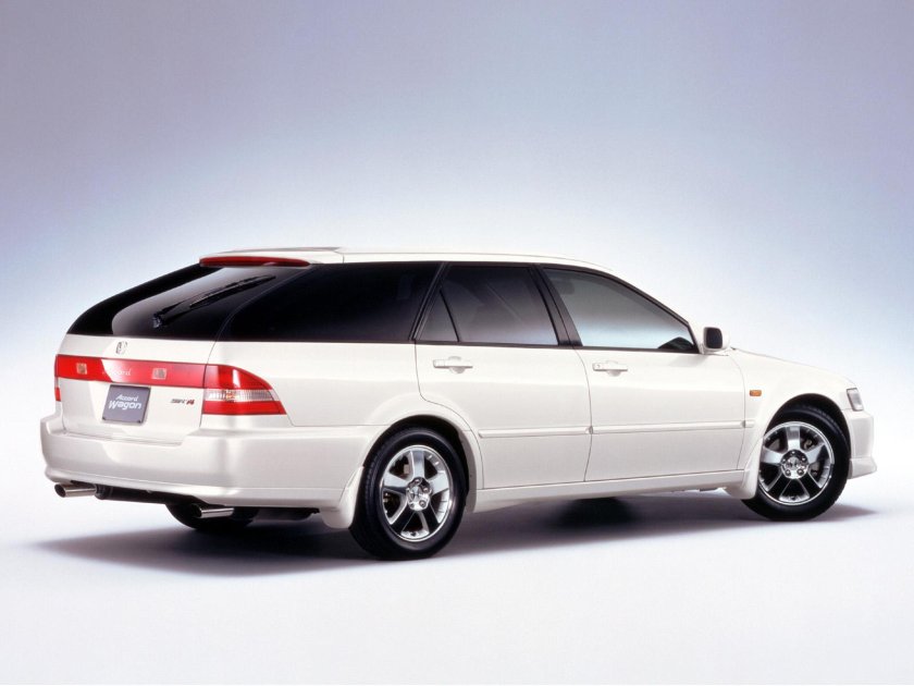 Honda Accord универсал 2000