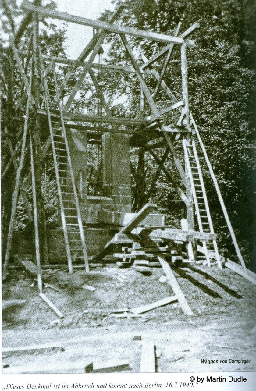 Старинный финский колодец