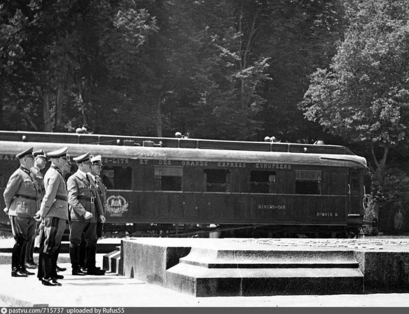 Гитлер в Компьенском лесу