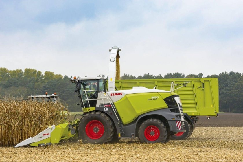 Кормоуборочный комбайн CLAAS "Ягуар-850"