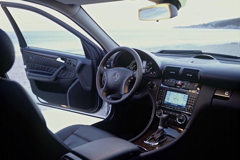 Mercedes Benz c class w203 салон