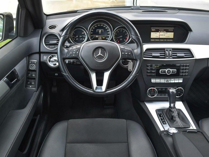 Mercedes-Benz w204 Рестайлинг салон