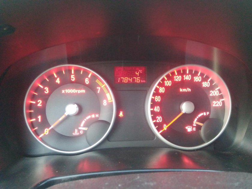 Kia Rio 2010 приборная панель