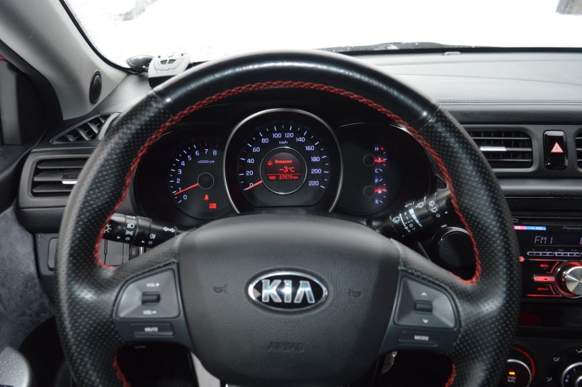 Kia Rio 2014 приборная панель