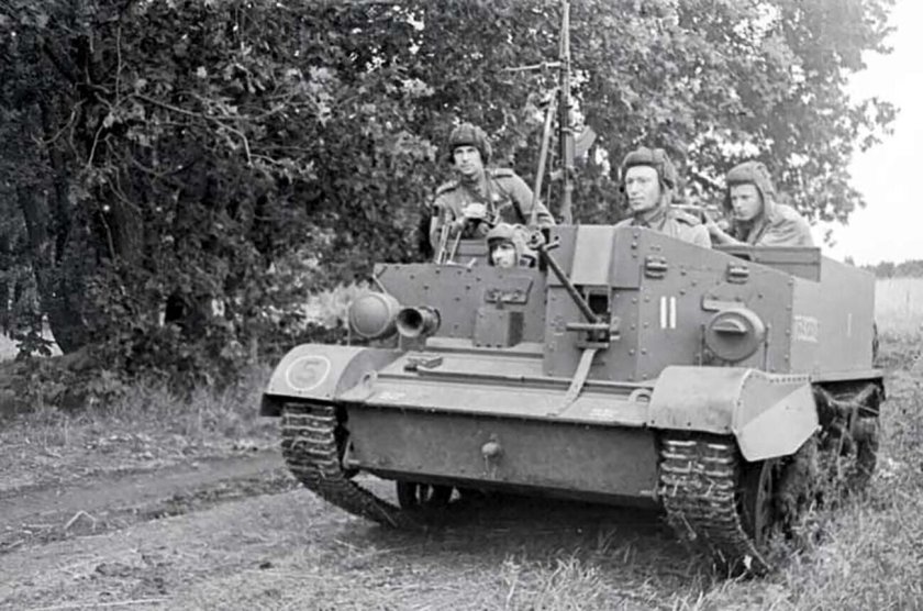 Бронетранспортер универсал Карриер