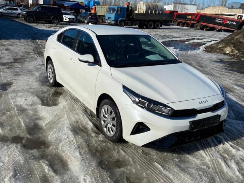 Kia Cerato 2022 белая