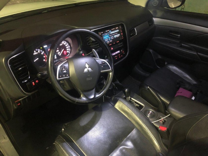 Mitsubishi Outlander комплектация INSTYLE