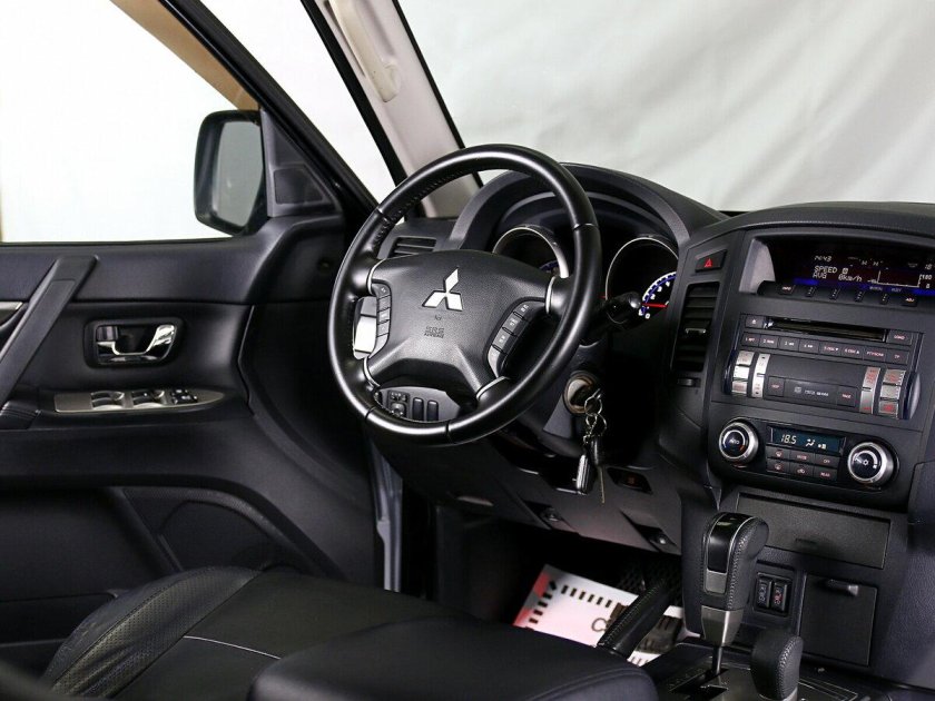 Mitsubishi Pajero 4 3.0 2016