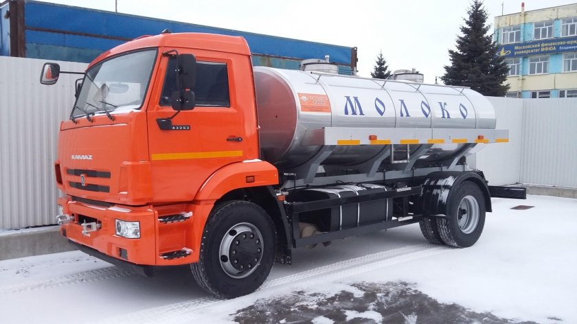 КАМАЗ 43253 молоковоз