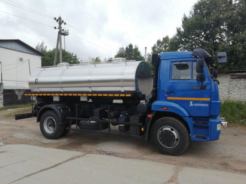 КАМАЗ 43253 молоковоз