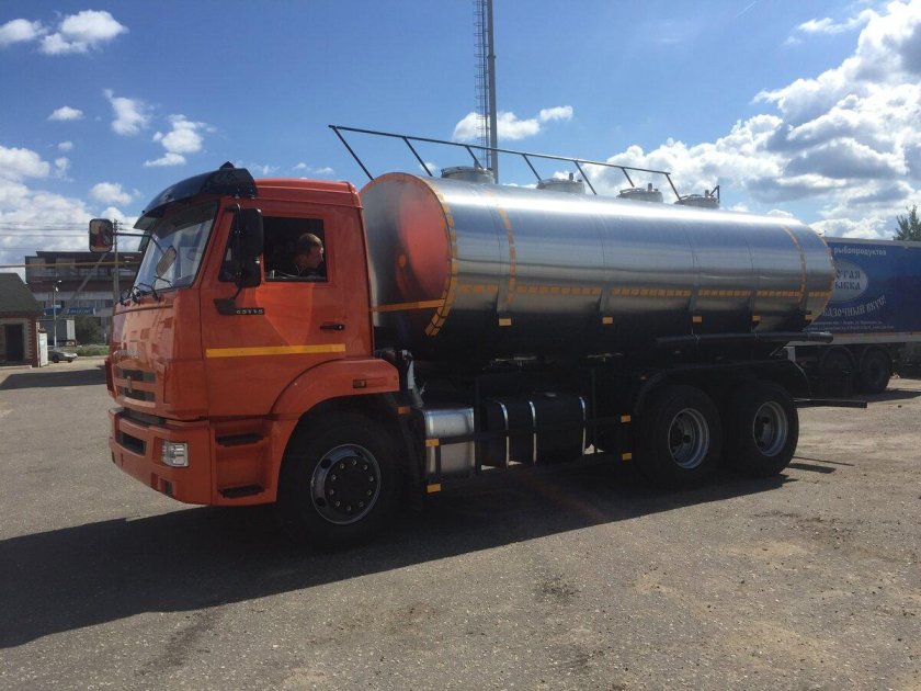 КАМАЗ 6520 молоковоз фото