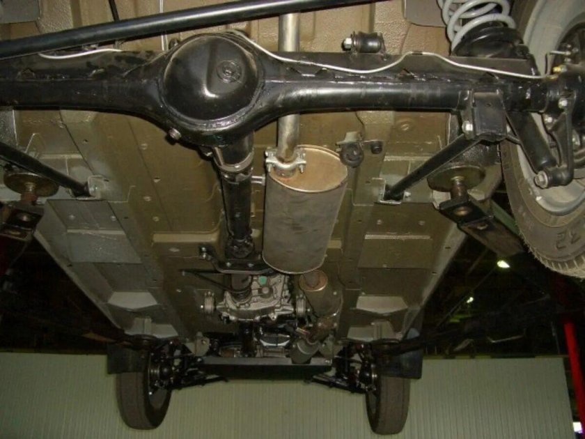 Нива 21214 снизу