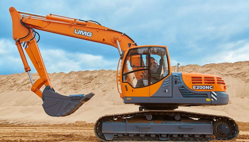 Гусеничный экскаватор UMG e200c