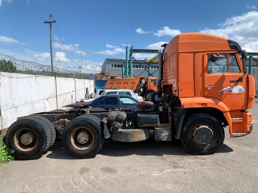 КАМАЗ-6460 седельный тягач