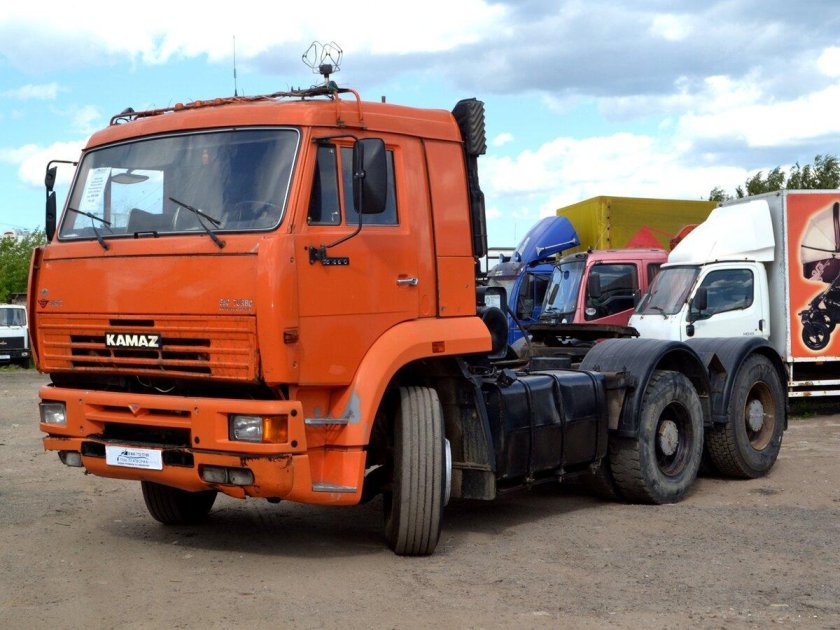 КАМАЗ-6460 седельный тягач