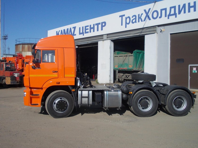 Тягач КАМАЗ 6460-73