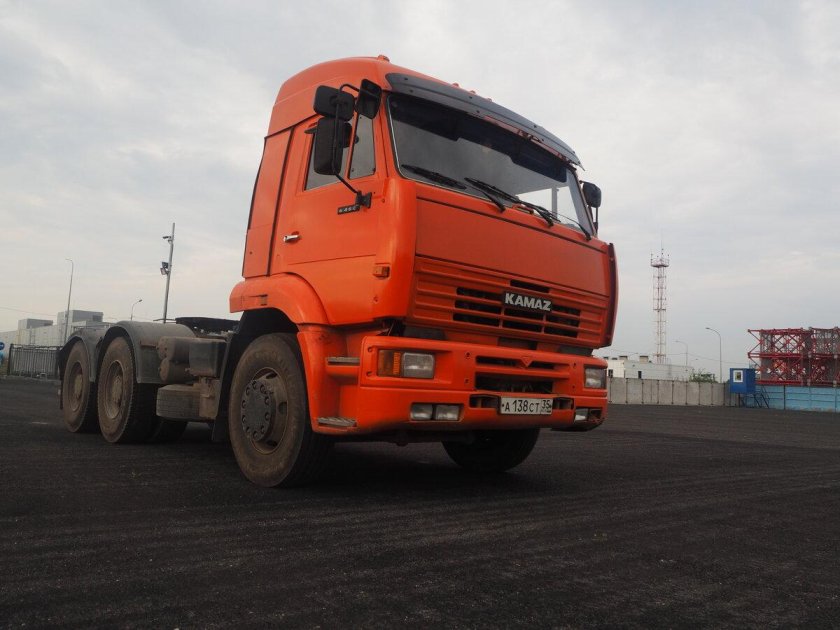 КАМАЗ-5460 седельный тягач