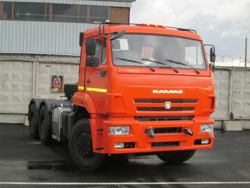 КАМАЗ-6460 седельный тягач 6х4