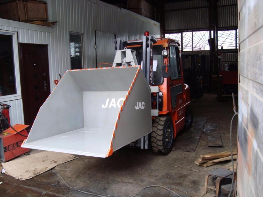 Погрузчик JAC С ковшом