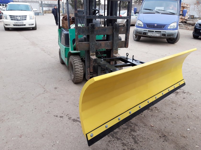 Снеговой отвал на вилочный погрузчик