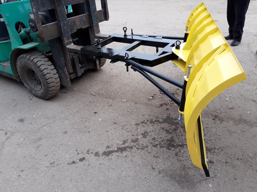 Снегоуборочный отвал для вилочного погрузчика