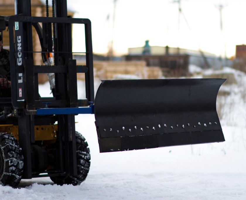 Снегоотвал на вилочный погрузчик
