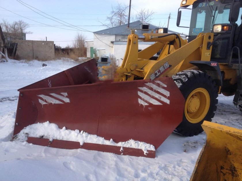 Трактор МТЗ 82.1 (ковш+отвал+щетка)